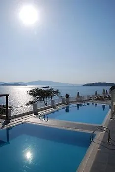 Cape & Hotel 2*
